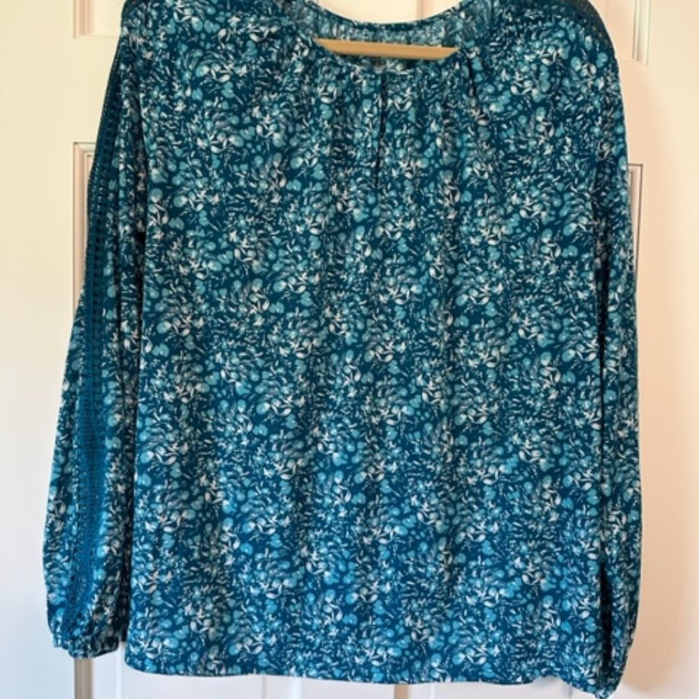 St. Johns Bay Size XL Teal and White Long Sleeve Top Worn Twice